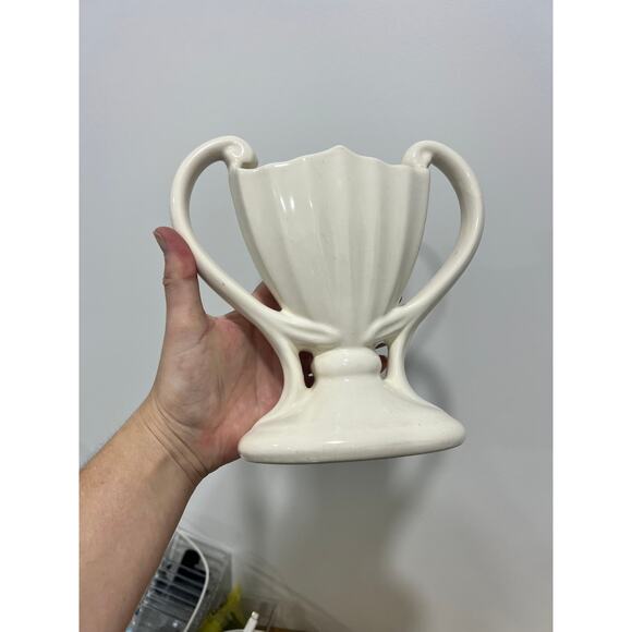 Vintage Camark Pottery Double Handed Trophy Vase in White - Picture 5 of 9